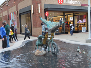 Fountain at Southpoint mall in Durham.