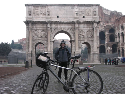 Rome - Ted with his bike in front of Arco Di Costantino