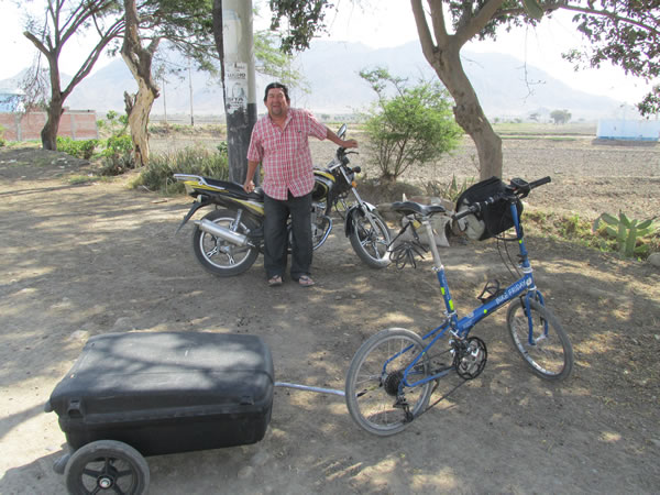 A friendly man with his motorcycle and Ted’s bike between Chiclayo, Peru and Pacasmayo, Peru. The man may have invited Ted over to his place.