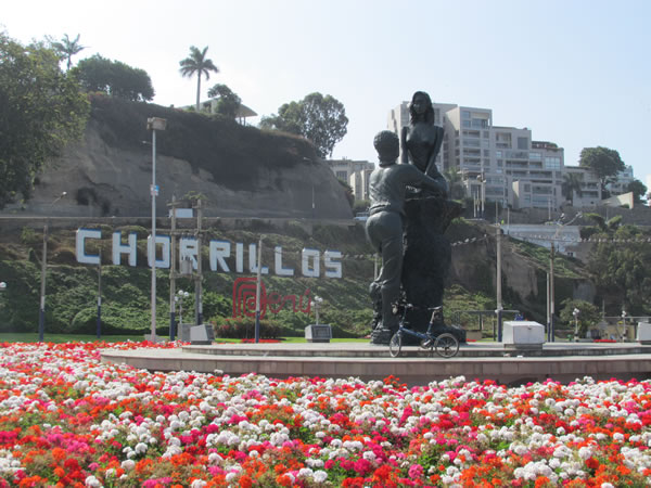 Lover’s statue near beach in Chorrillos district of Lima, Peru.