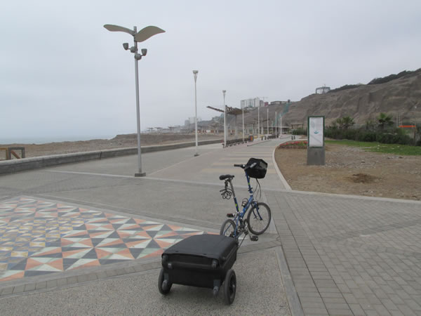 The bike/ pedestrian trail along the beach area in the Mariflower district of Lima, Peru.  Nice area, but it is funny that the beach area is deserted and if you go to the top of the bluff that overlooks the beach there are lots of people and a crowded trail.