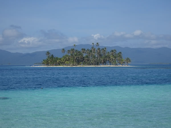 One of the over 300 uninhabited San Blas islands of Panama (~49 of 365 are inhabited)