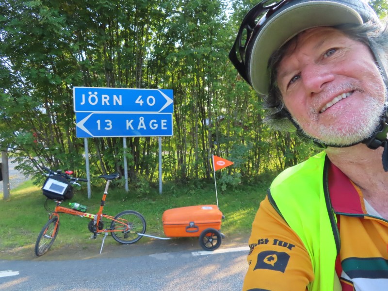 Ted with his bike between Jrn, Sweden and Kge, Sweden.