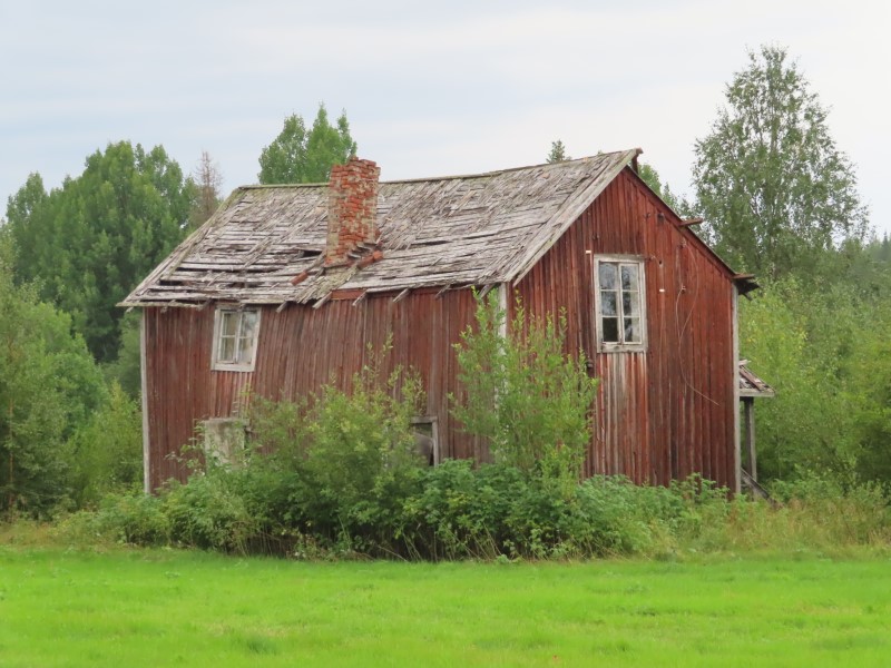 Barn next to road between Bygdsiljum, Sweden and Sanabadets, Sweden.